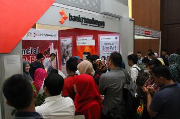 Stand BRK Dipadati Ribuan Pencari Kerja 